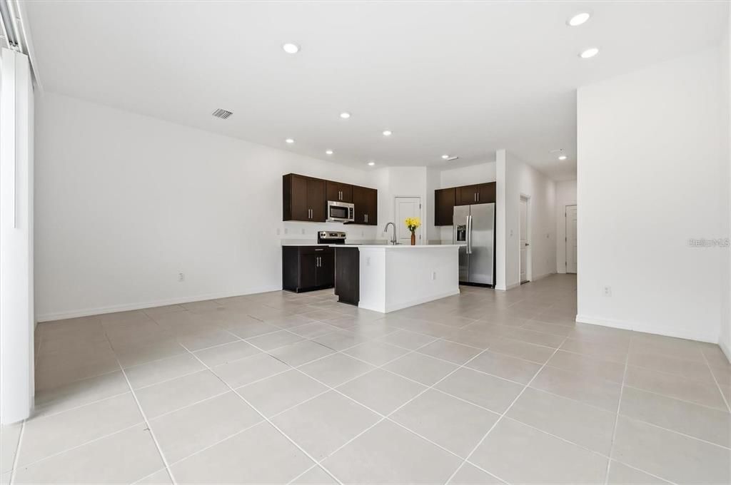 For Rent: $1,950 (3 beds, 2 baths, 1373 Square Feet)