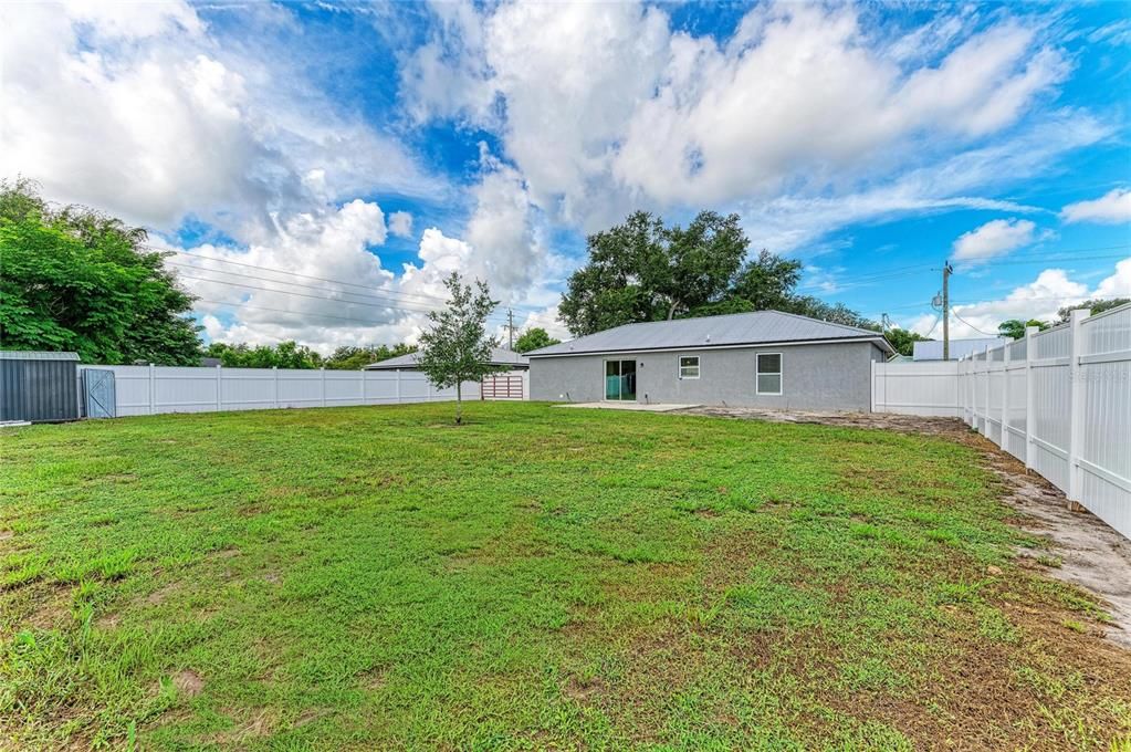 Active With Contract: $299,900 (3 beds, 2 baths, 1401 Square Feet)