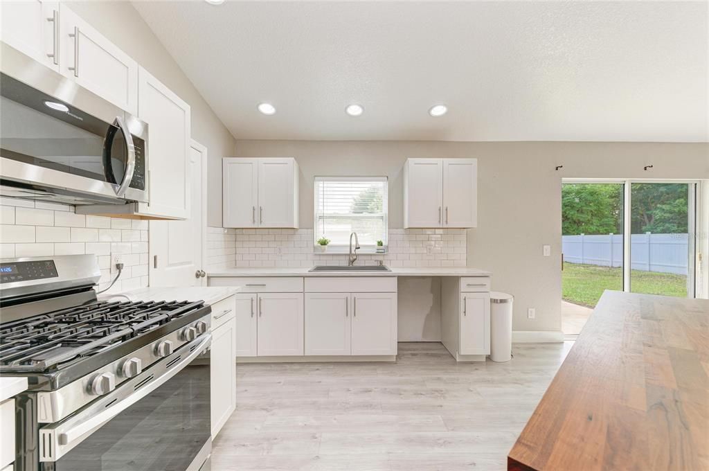 Active With Contract: $299,900 (3 beds, 2 baths, 1401 Square Feet)