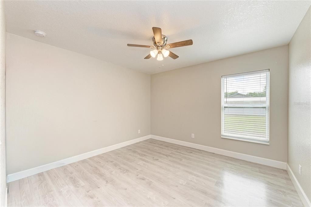 Active With Contract: $299,900 (3 beds, 2 baths, 1401 Square Feet)