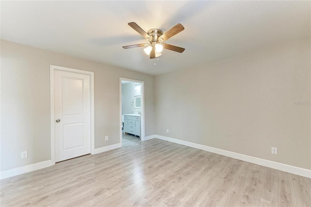Active With Contract: $299,900 (3 beds, 2 baths, 1401 Square Feet)