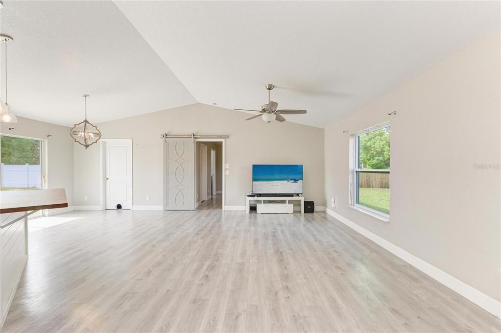Active With Contract: $299,900 (3 beds, 2 baths, 1401 Square Feet)