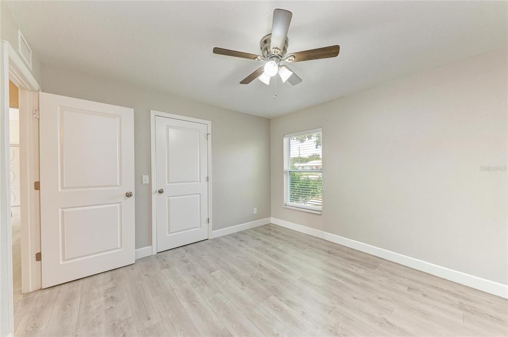 Active With Contract: $299,900 (3 beds, 2 baths, 1401 Square Feet)