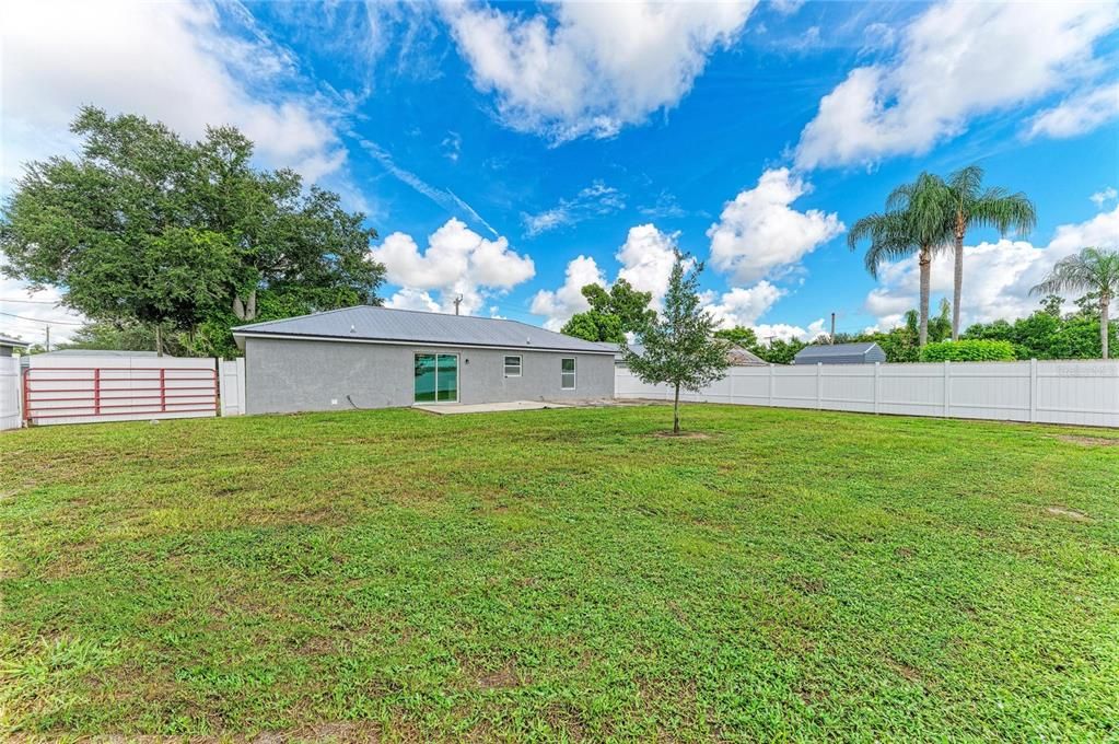 Active With Contract: $299,900 (3 beds, 2 baths, 1401 Square Feet)