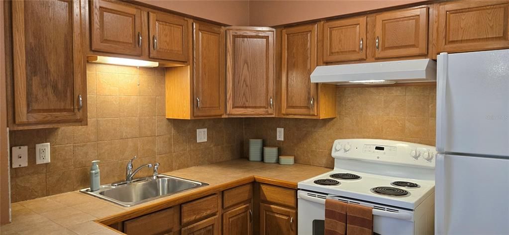 На продажу: $94,900 (1 спален, 1 ванн, 550 Квадратных фут)