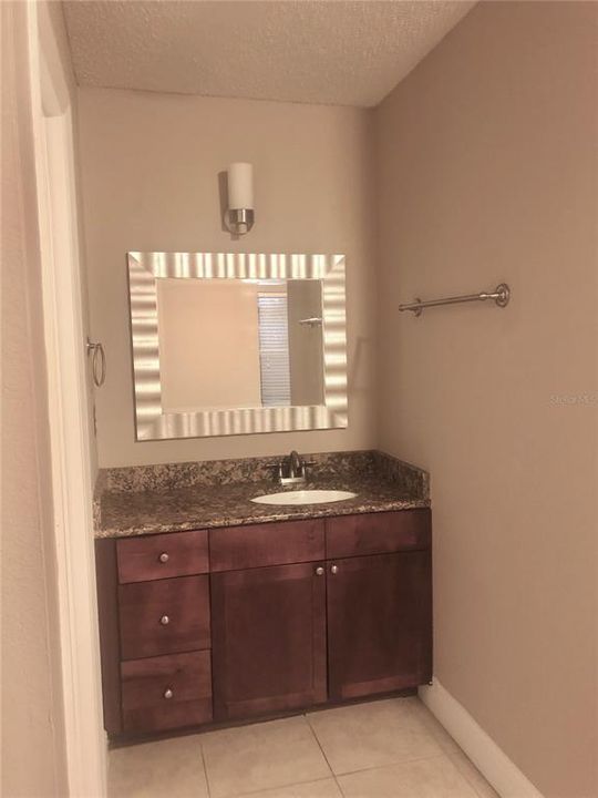 For Rent: $1,600 (2 beds, 1 baths, 919 Square Feet)