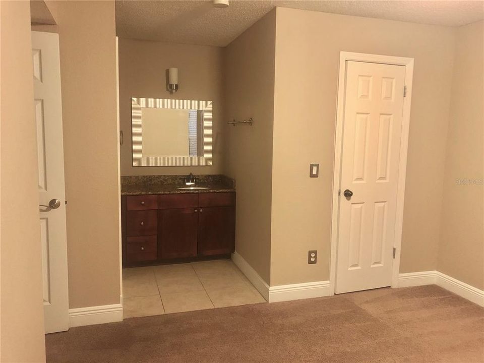 For Rent: $1,600 (2 beds, 1 baths, 919 Square Feet)