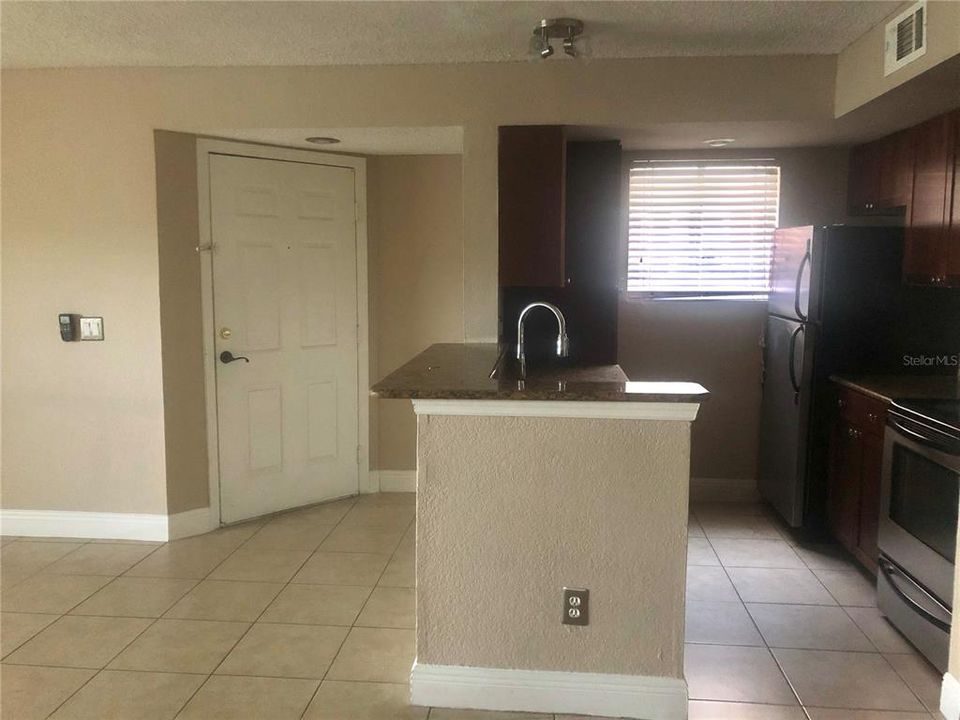 For Rent: $1,600 (2 beds, 1 baths, 919 Square Feet)