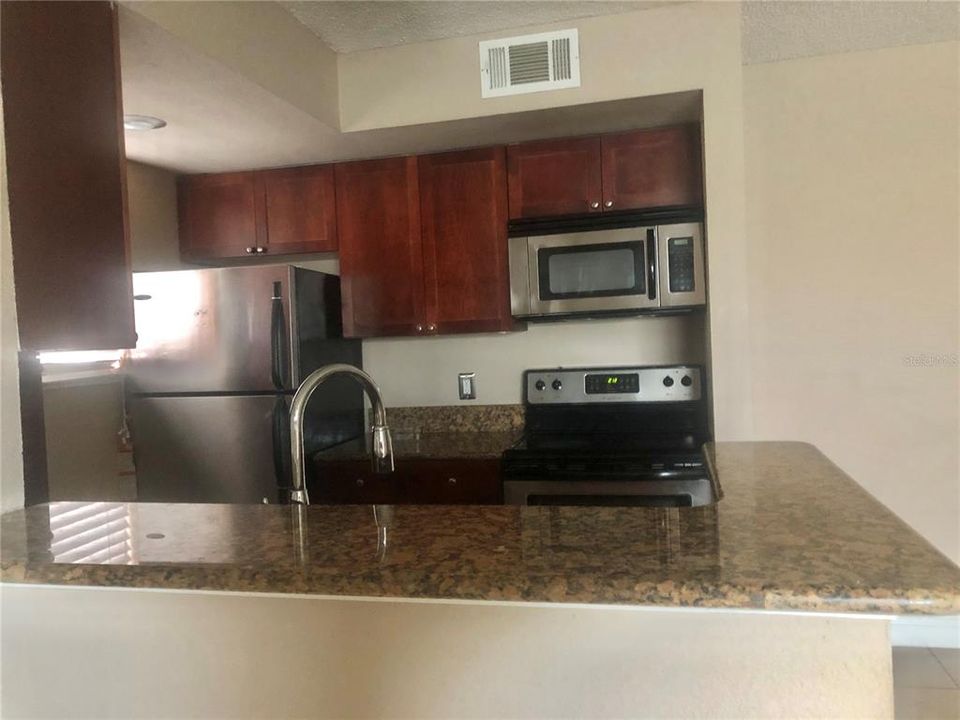 For Rent: $1,600 (2 beds, 1 baths, 919 Square Feet)