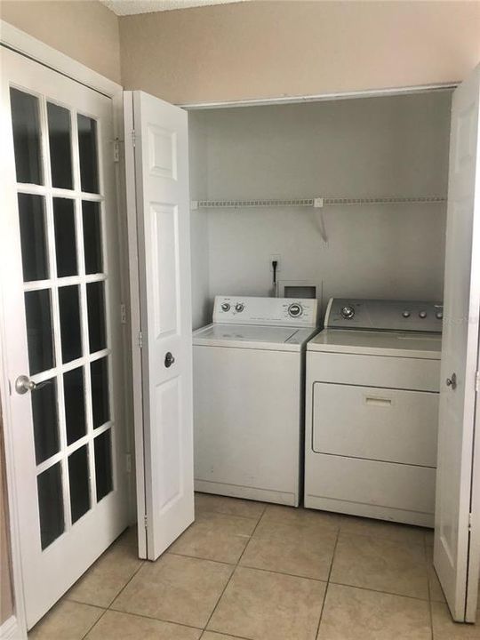 For Rent: $1,600 (2 beds, 1 baths, 919 Square Feet)