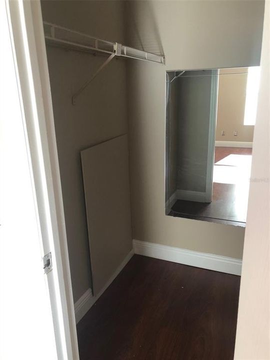 For Rent: $1,600 (2 beds, 1 baths, 919 Square Feet)