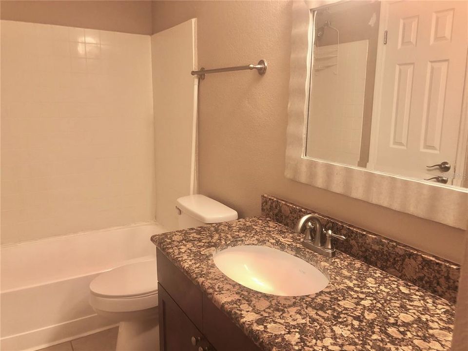 For Rent: $1,600 (2 beds, 1 baths, 919 Square Feet)