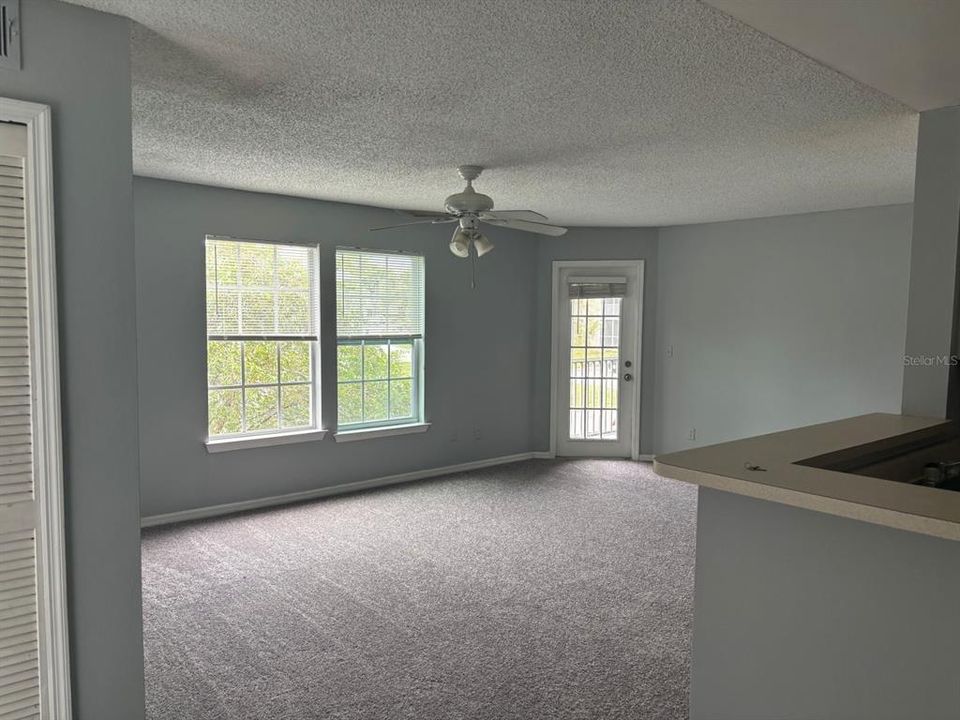 For Rent: $1,200 (1 beds, 1 baths, 722 Square Feet)