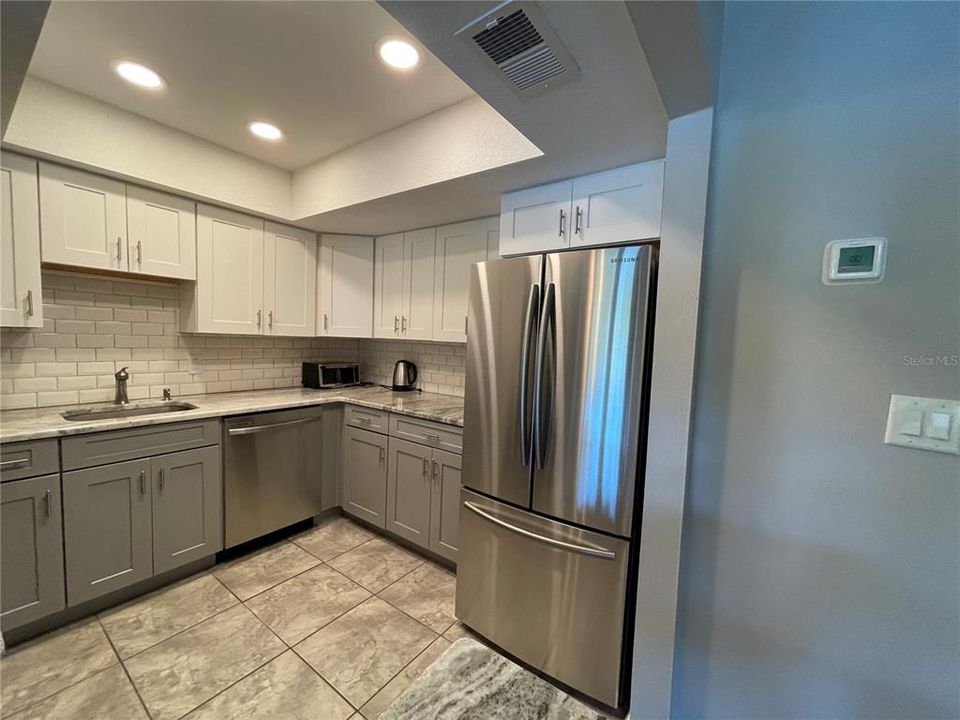 For Sale: $112,000 (1 beds, 1 baths, 756 Square Feet)