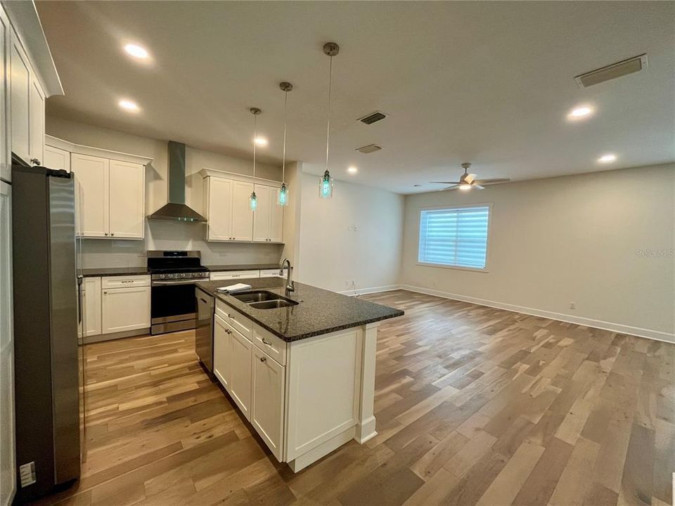 В аренду: $4,125 (3 спален, 3 ванн, 2390 Квадратных фут)