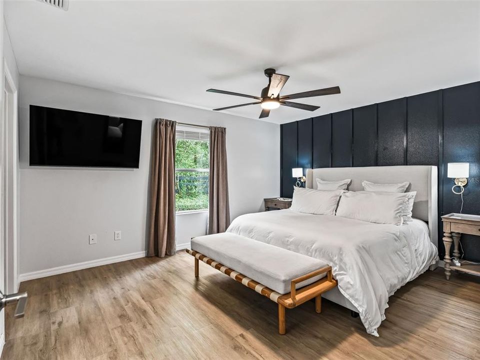 For Sale: $450,000 (3 beds, 2 baths, 1572 Square Feet)
