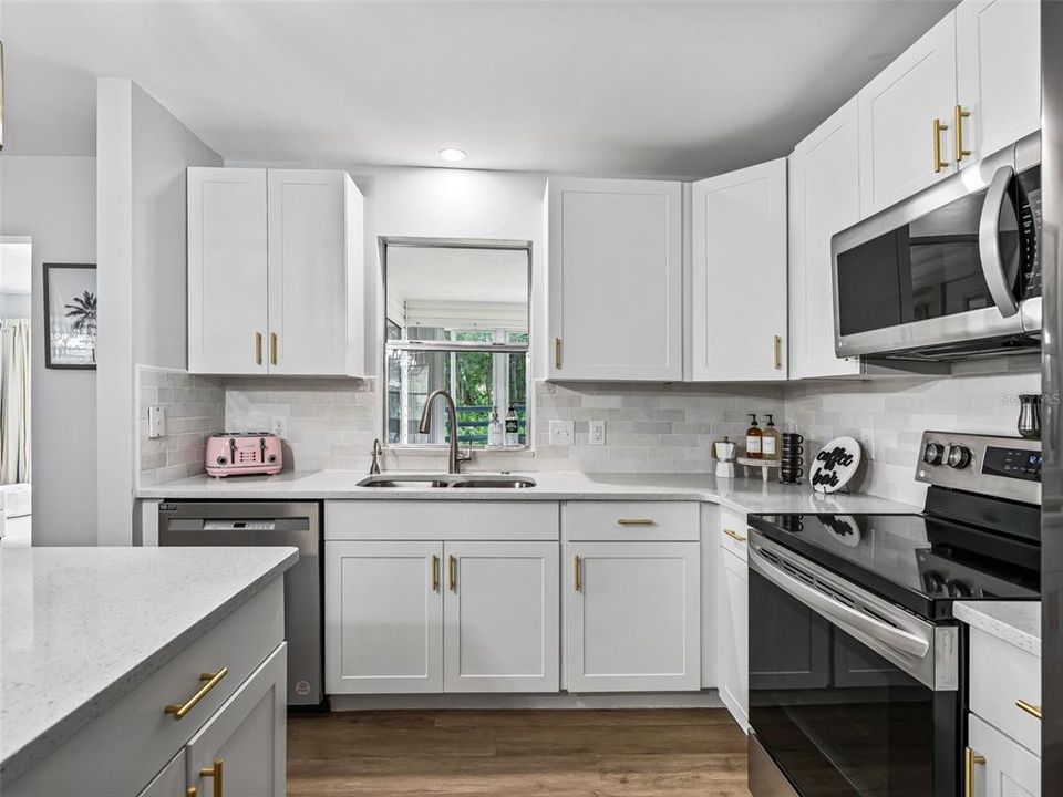 For Sale: $450,000 (3 beds, 2 baths, 1572 Square Feet)