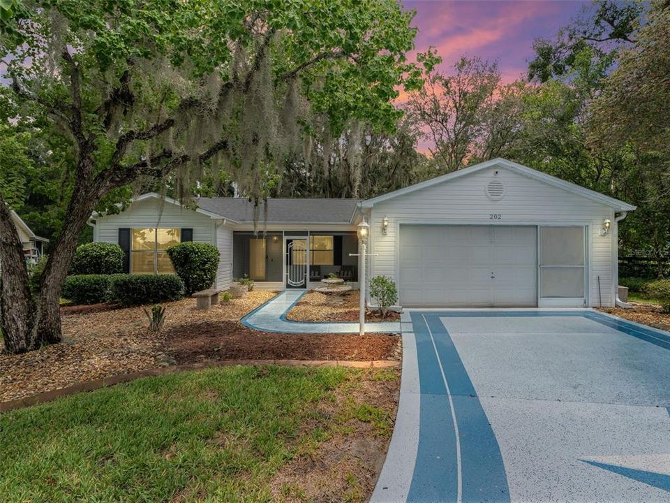 For Sale: $450,000 (3 beds, 2 baths, 1572 Square Feet)