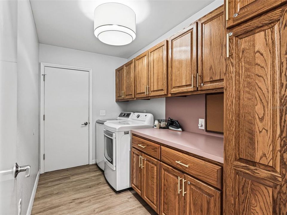 For Sale: $450,000 (3 beds, 2 baths, 1572 Square Feet)