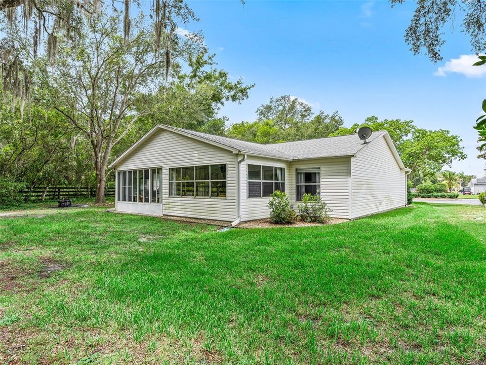 For Sale: $450,000 (3 beds, 2 baths, 1572 Square Feet)