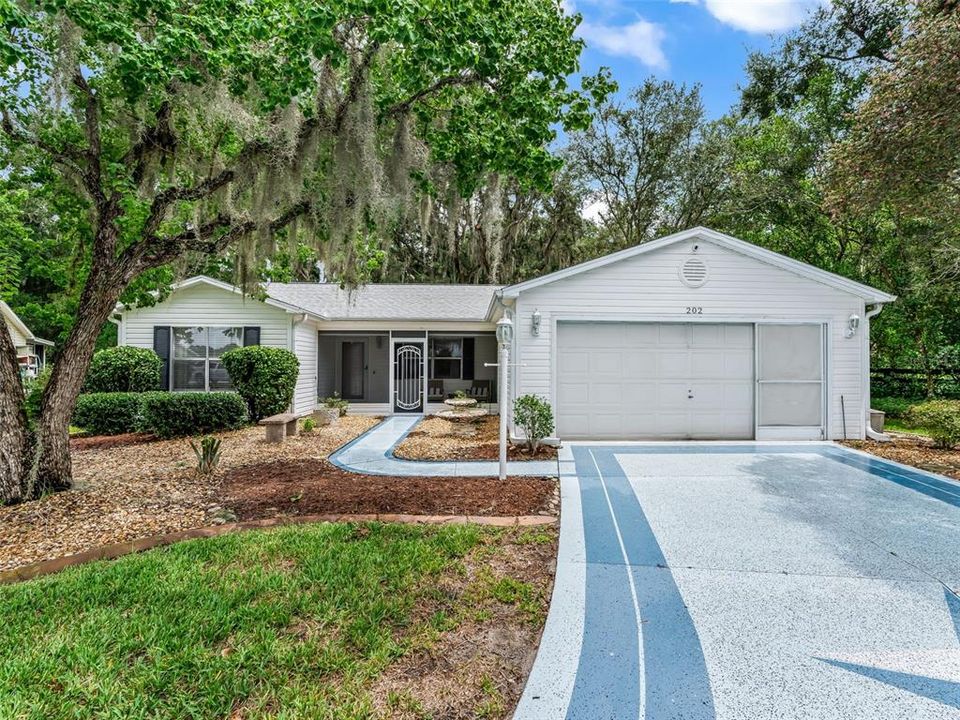 For Sale: $450,000 (3 beds, 2 baths, 1572 Square Feet)