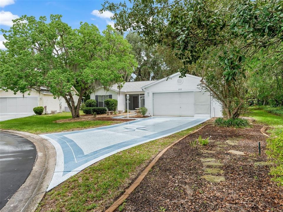 For Sale: $450,000 (3 beds, 2 baths, 1572 Square Feet)