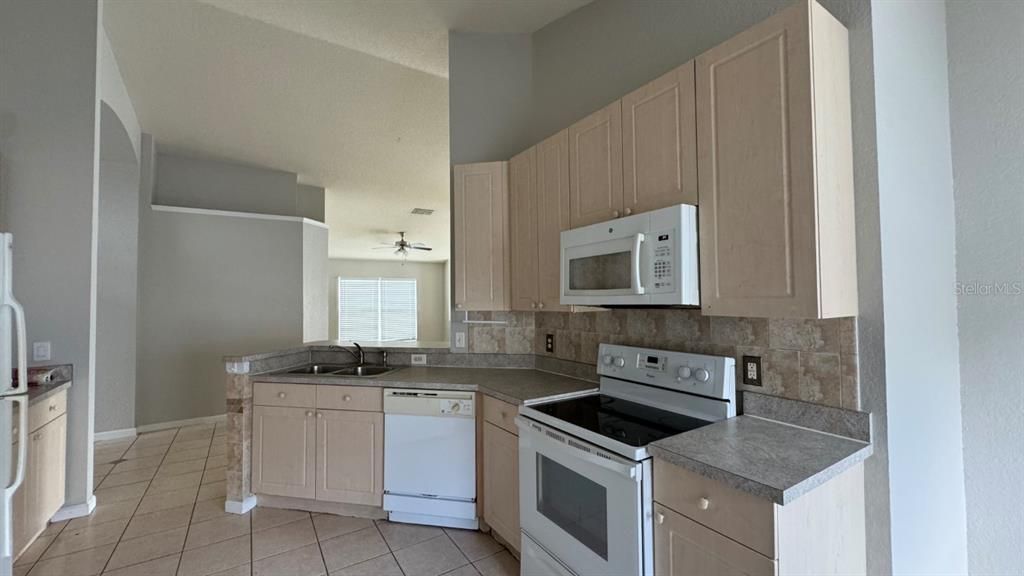 For Rent: $2,600 (4 beds, 2 baths, 1854 Square Feet)