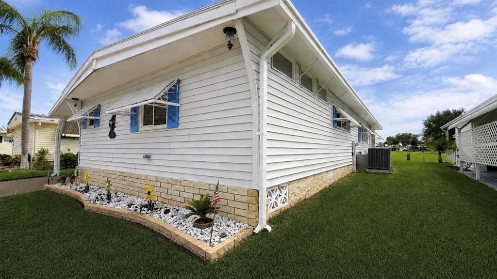 For Sale: $339,000 (2 beds, 2 baths, 1475 Square Feet)