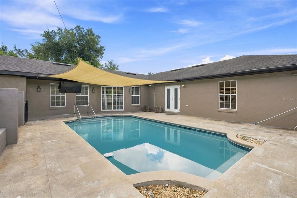For Sale: $485,000 (5 beds, 3 baths, 2303 Square Feet)