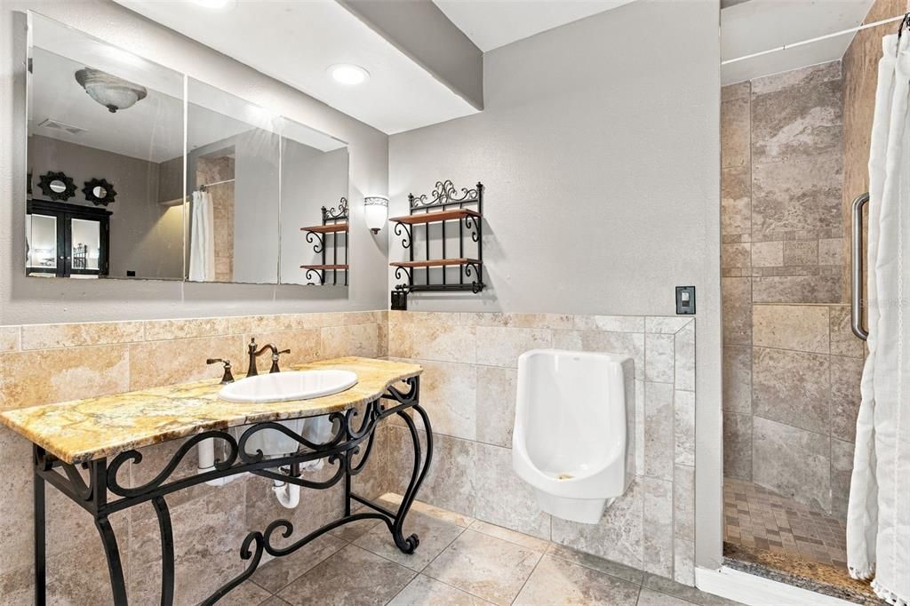 For Sale: $485,000 (5 beds, 3 baths, 2303 Square Feet)