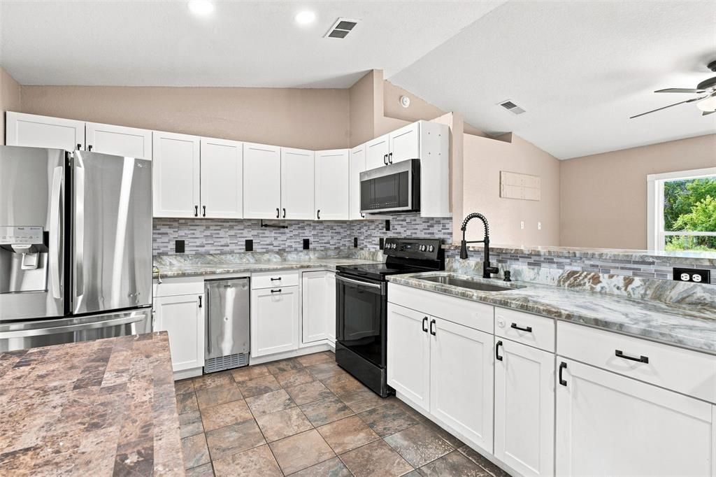 For Sale: $485,000 (5 beds, 3 baths, 2303 Square Feet)