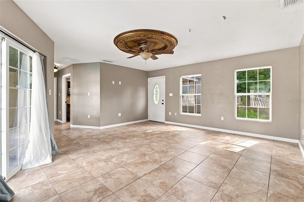 For Sale: $485,000 (5 beds, 3 baths, 2303 Square Feet)