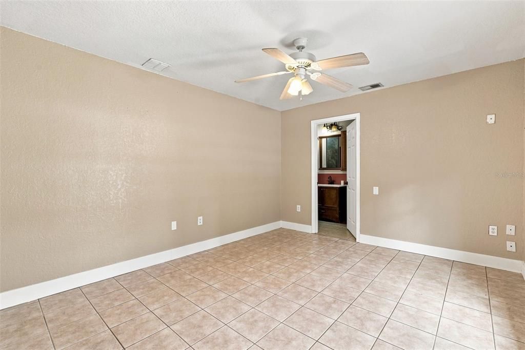 For Sale: $485,000 (5 beds, 3 baths, 2303 Square Feet)