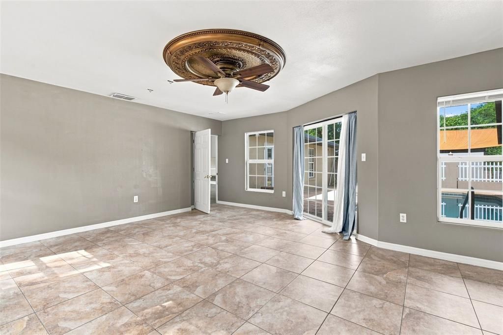 For Sale: $485,000 (5 beds, 3 baths, 2303 Square Feet)