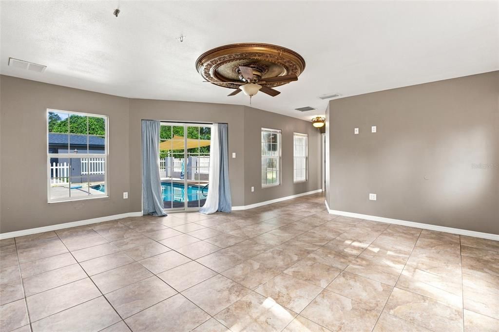 For Sale: $485,000 (5 beds, 3 baths, 2303 Square Feet)