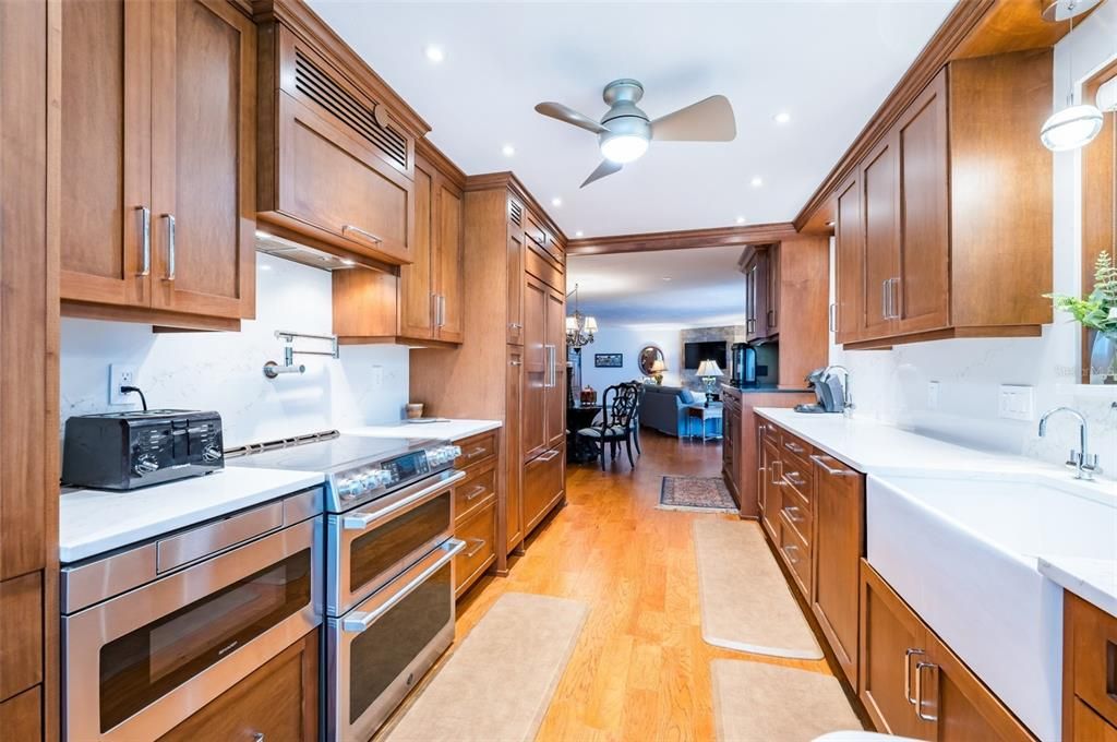 На продажу: $1,375,000 (2 спален, 2 ванн, 1880 Квадратных фут)