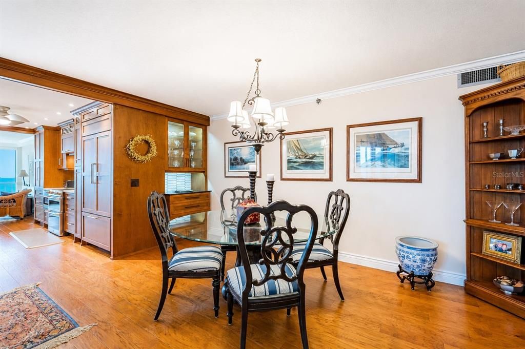 На продажу: $1,375,000 (2 спален, 2 ванн, 1880 Квадратных фут)