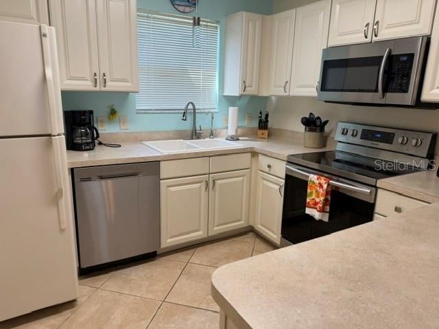 For Rent: $1,900 (2 beds, 2 baths, 1100 Square Feet)