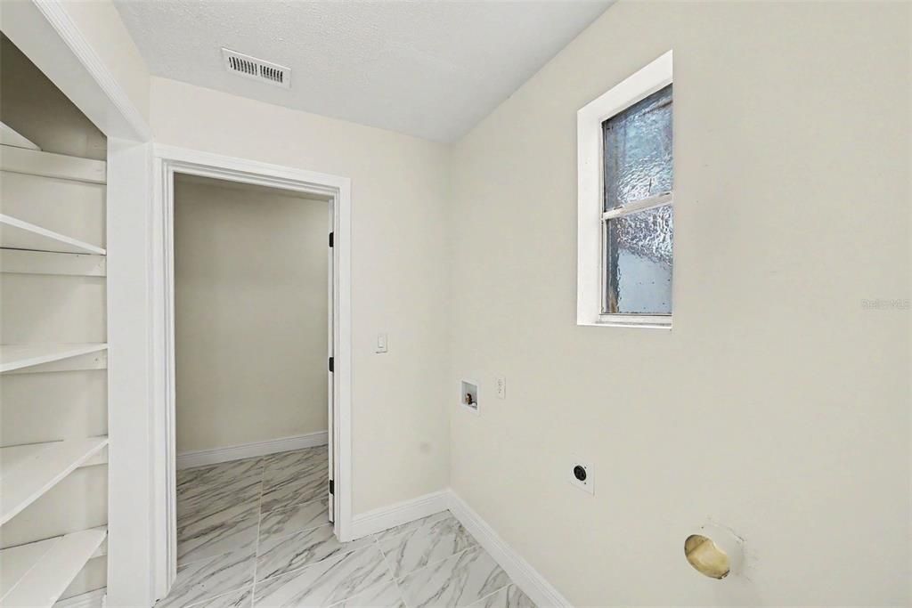 На продажу: $349,000 (3 спален, 2 ванн, 1591 Квадратных фут)