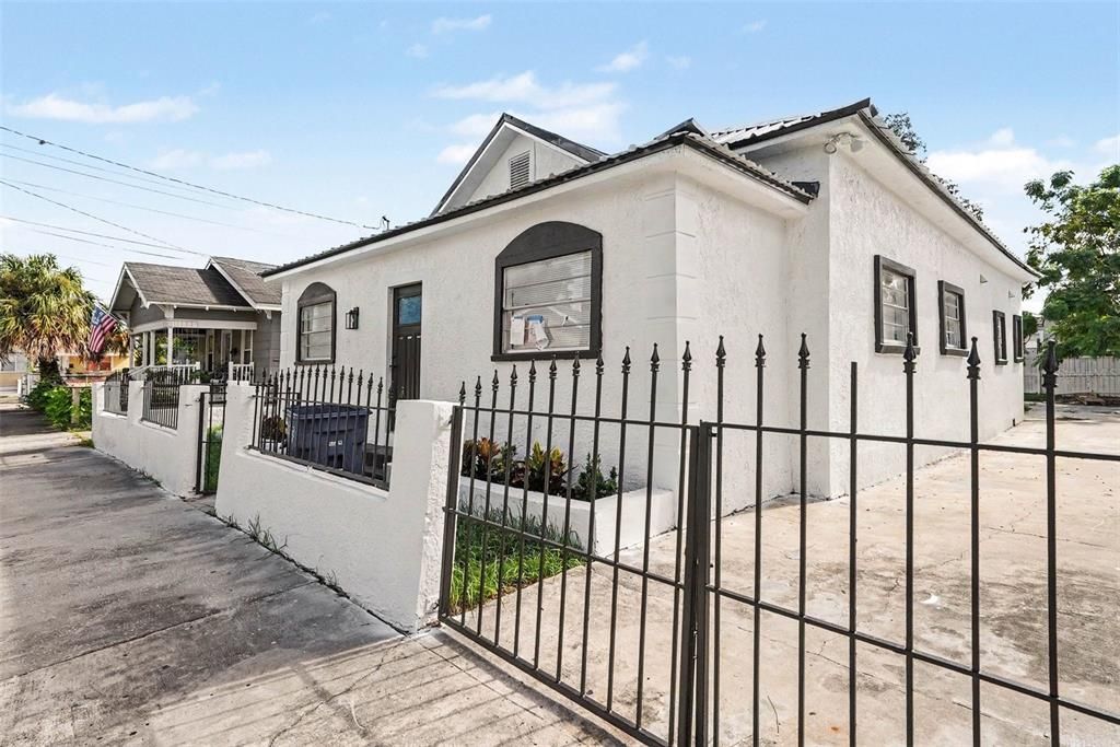 На продажу: $349,000 (3 спален, 2 ванн, 1591 Квадратных фут)