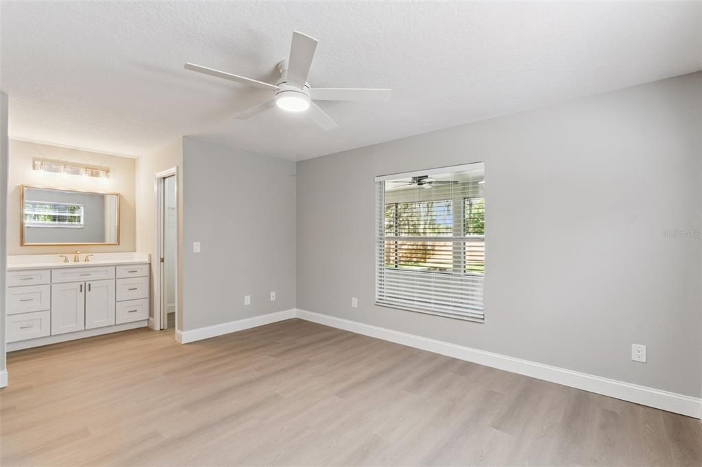 For Sale: $399,000 (3 beds, 2 baths, 1309 Square Feet)