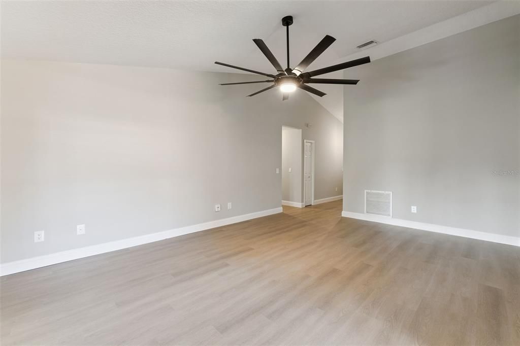 For Sale: $399,000 (3 beds, 2 baths, 1309 Square Feet)