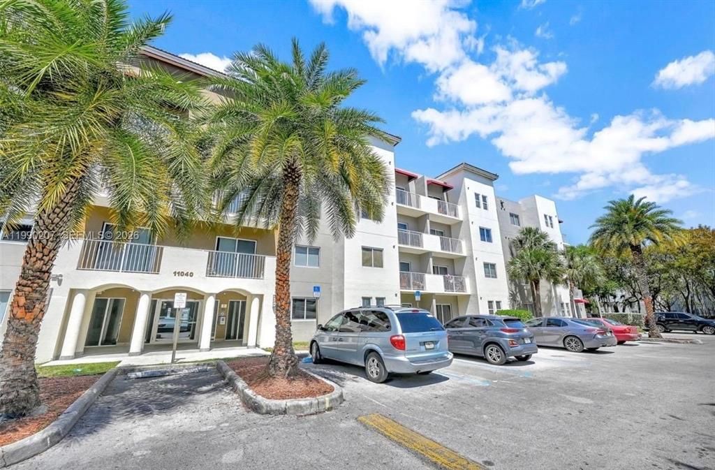 Vendido Recientemente: $199,500 (2 camas, 2 baños, 914 Pies cuadrados)