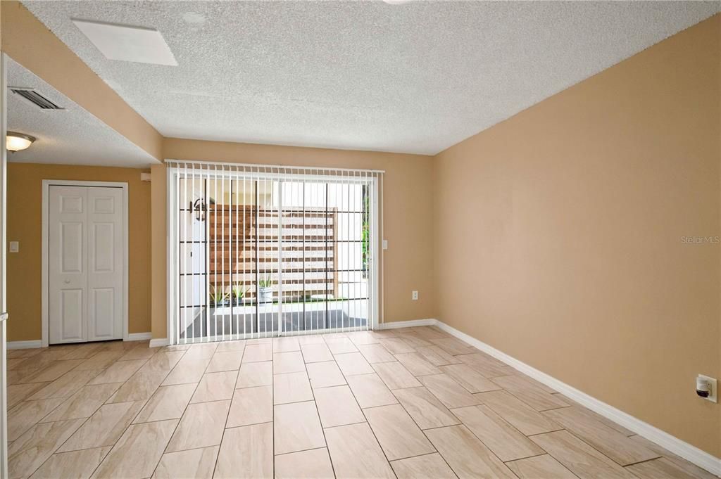 En Venta: $195,000 (3 camas, 2 baños, 1408 Pies cuadrados)