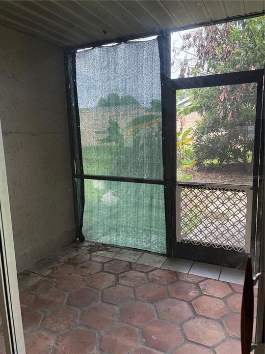 For Rent: $1,300 (2 beds, 2 baths, 938 Square Feet)
