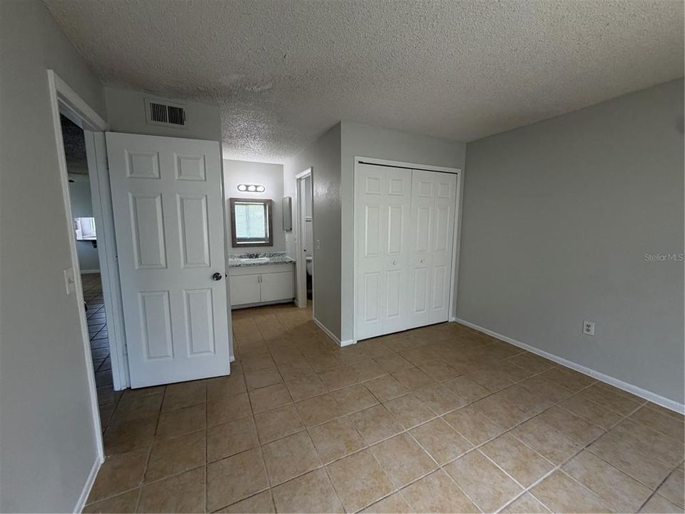 For Rent: $1,300 (2 beds, 2 baths, 938 Square Feet)