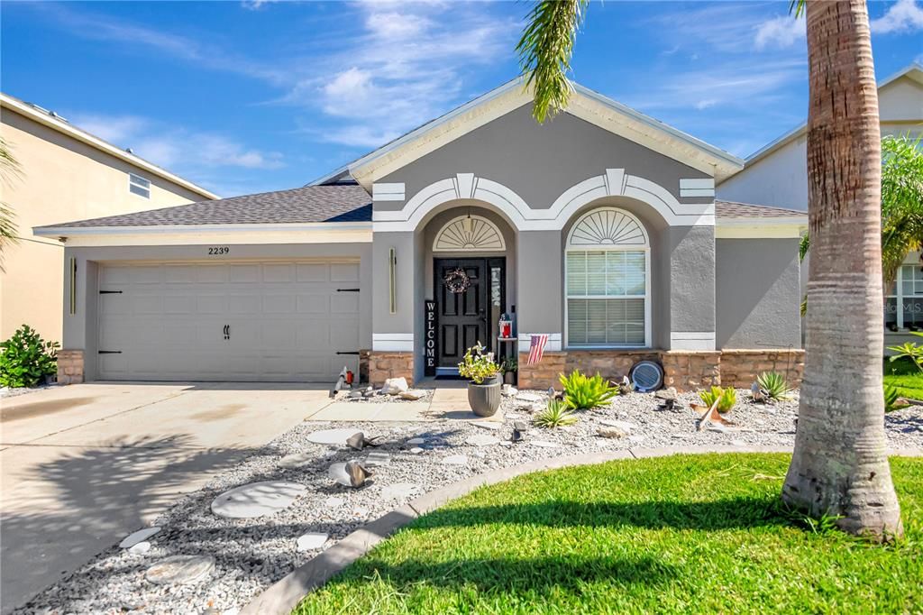 For Sale: $370,000 (3 beds, 2 baths, 2082 Square Feet)