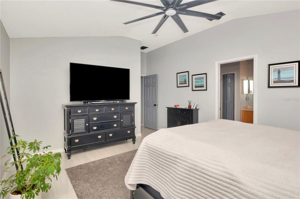 For Sale: $370,000 (3 beds, 2 baths, 2082 Square Feet)