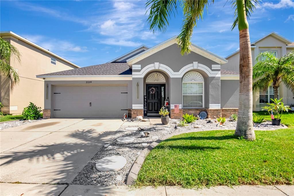 For Sale: $370,000 (3 beds, 2 baths, 2082 Square Feet)