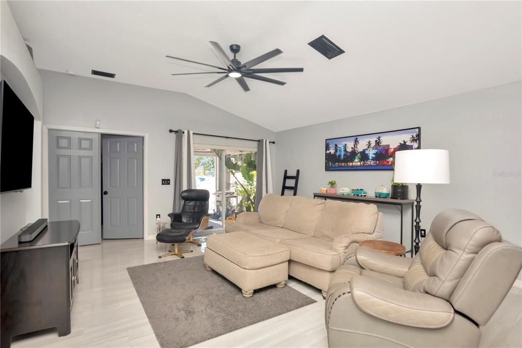 For Sale: $370,000 (3 beds, 2 baths, 2082 Square Feet)